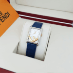 ⁦فندي الموديل المستطيل بسير جلد⁩ - الصورة ⁦3⁩