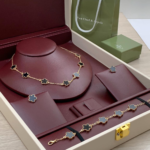 فان كليف طقم نسائي - الصورة 3