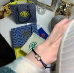 ⁦سوار نسائي من توري بورش⁩ - الصورة ⁦2⁩