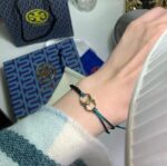 سوار نسائي من توري بورش