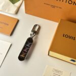 ميداليات lv - الصورة 7