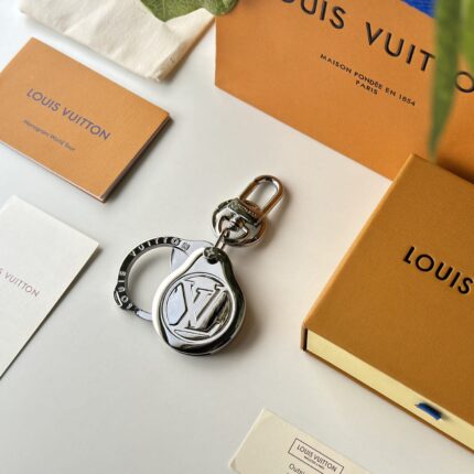 ميداليات lv