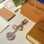 ميداليات lv - الصورة 9