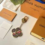 ميداليات lv - الصورة 10