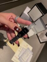 ساعه جوتشي نسائي